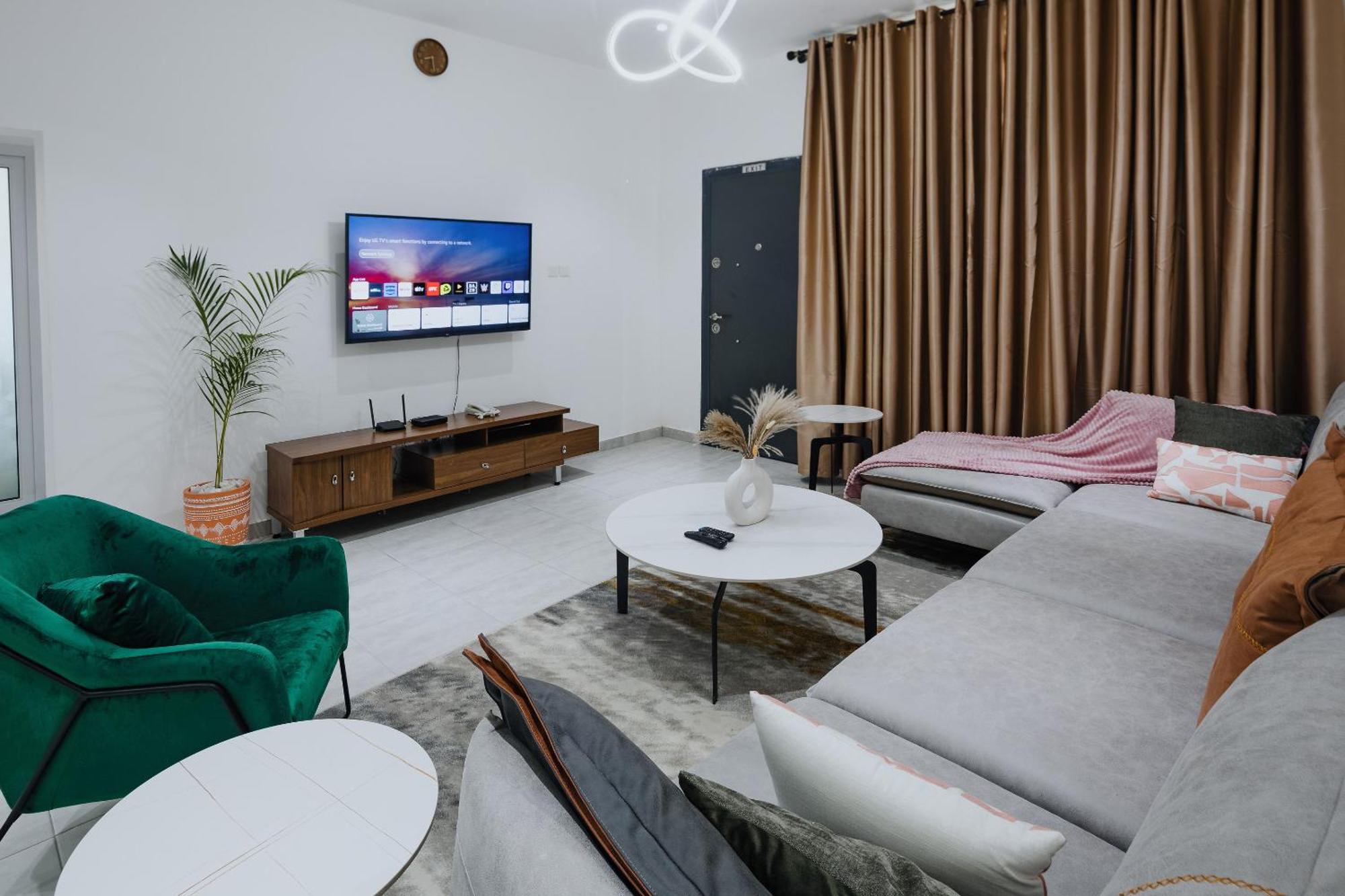The Avery Apartments At Odomaa Place B, East Airport Аккра Экстерьер фото